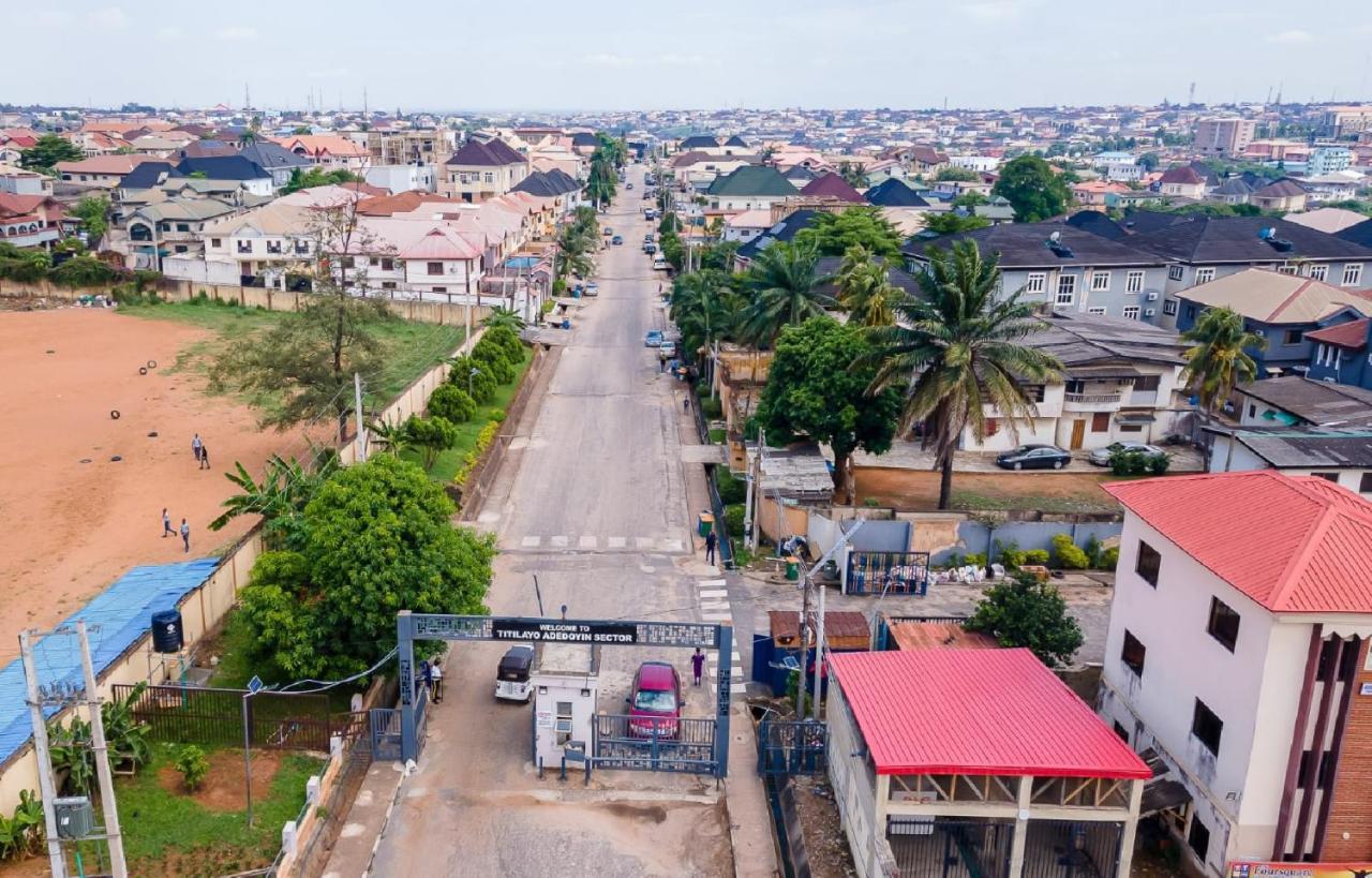 Palm Heights Apartments - Omole Phase 1, Ikeja Exteriör bild